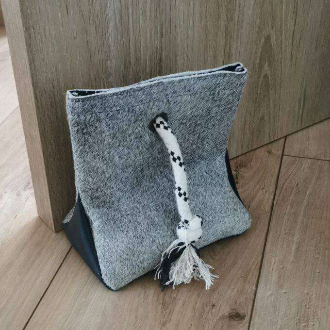 Zarážka do dveří Luxury Cowhide BRAZÍLIE GREY 17x20cm