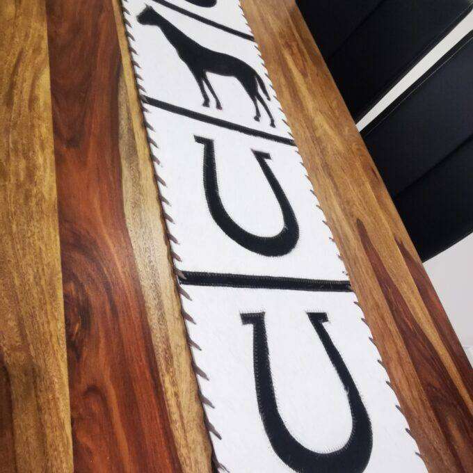 Běžec na stůl Luxury Cowhide BRAZÍLIE HORSE & HORSESHOE BROWN 30x170cm