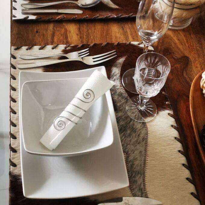 Kožené prostírání Luxury Cowhide BRAZÍLIE HORN WHITE 45x32cm