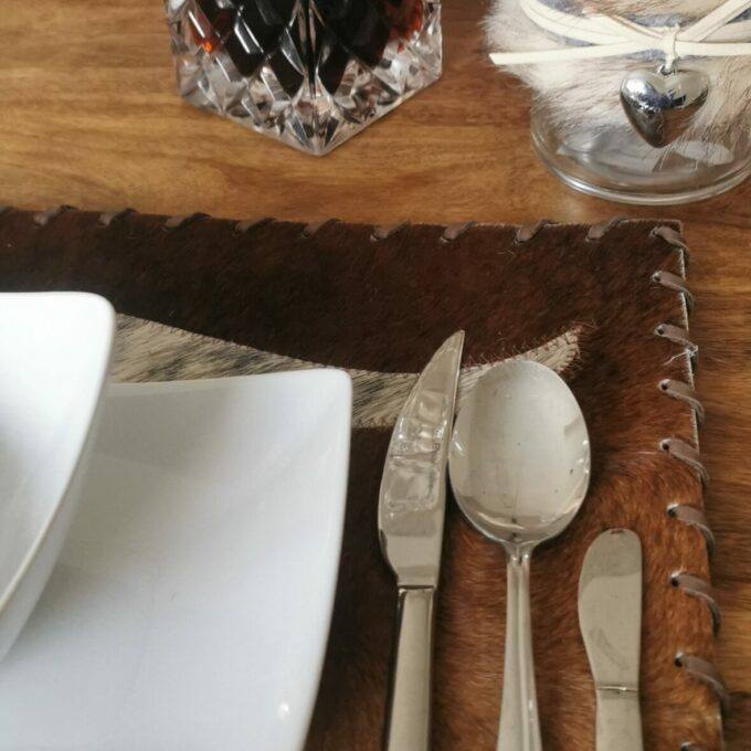 Kožené prostírání Luxury vyťukává BRAZÍLIE SALT & PEPPER DARK BROWN HORN 44x31cm